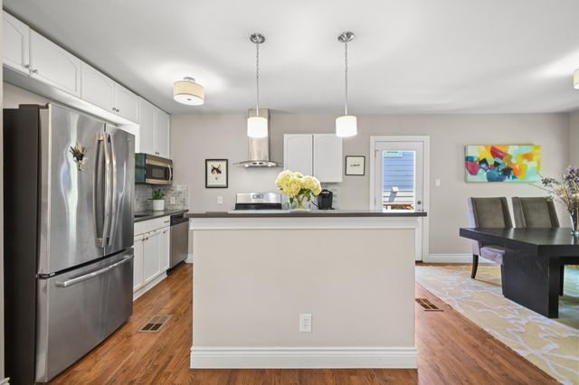 2111 W 12TH ST, Austin, TX 78703