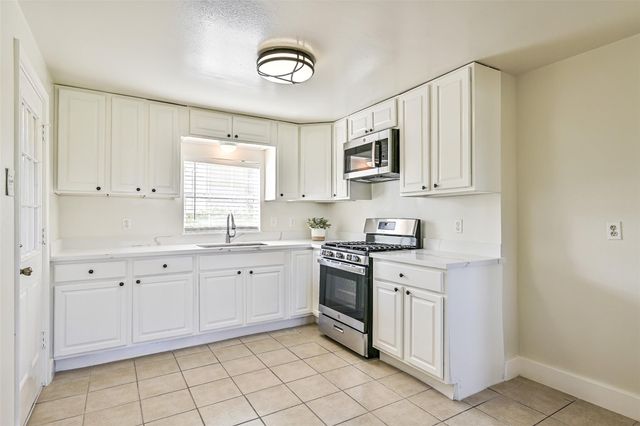 1029 62nd Street, Galveston, TX 77551