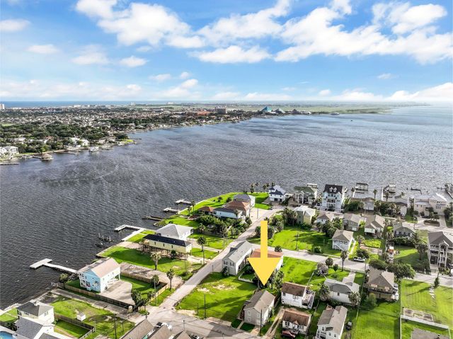 1029 62nd Street, Galveston, TX 77551