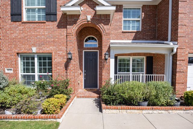 8520 Pinewood Drive, Fort Worth, TX 76123