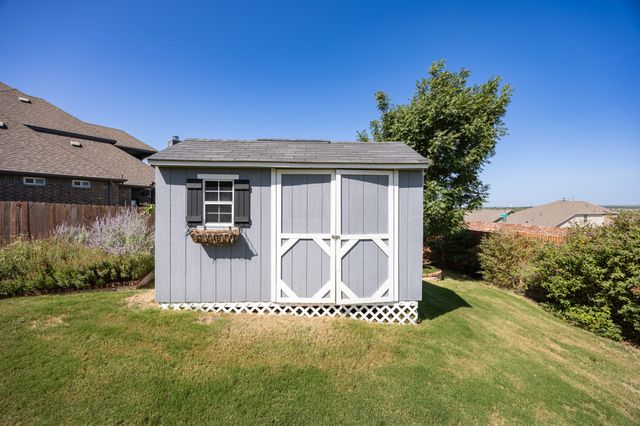 8520 Pinewood Drive, Fort Worth, TX 76123