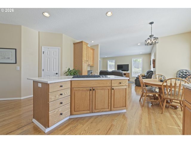 25540 CHERYL Dr, West Linn, OR 97068