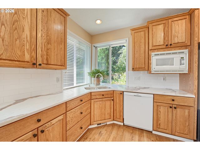 25540 CHERYL Dr, West Linn, OR 97068