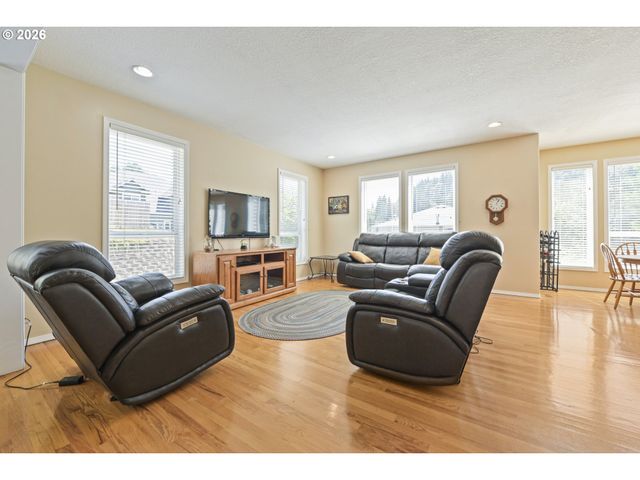 25540 CHERYL Dr, West Linn, OR 97068