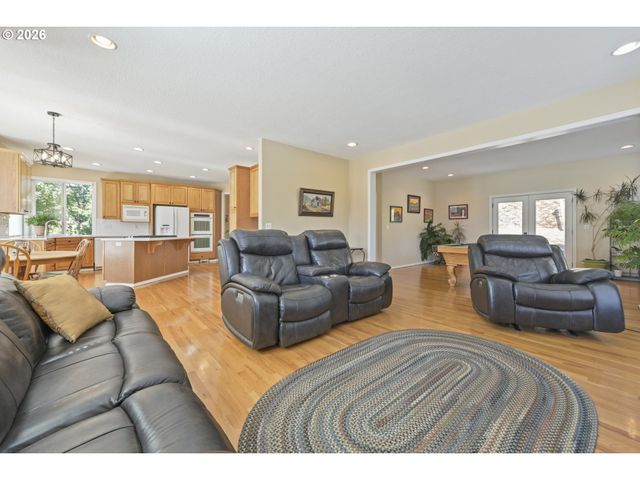 25540 CHERYL Dr, West Linn, OR 97068