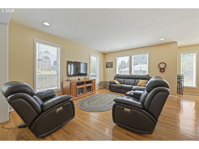25540 CHERYL Dr, West Linn, OR 97068