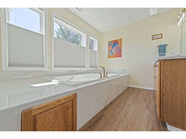 25540 CHERYL Dr, West Linn, OR 97068