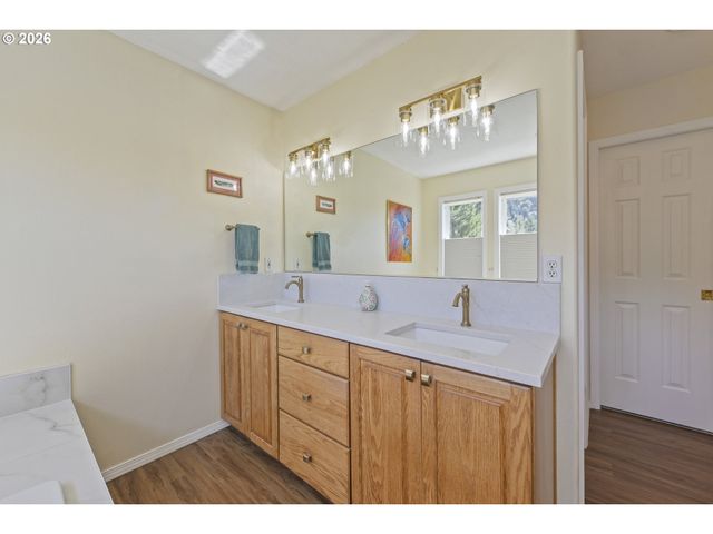 25540 CHERYL Dr, West Linn, OR 97068