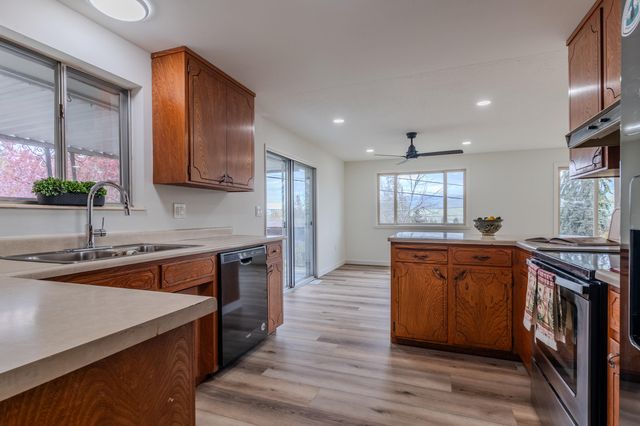 390 Morton Street, Ashland, OR 97520