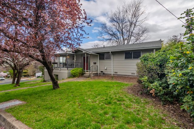 390 Morton Street, Ashland, OR 97520