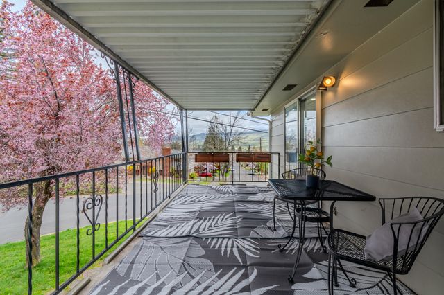 390 Morton Street, Ashland, OR 97520