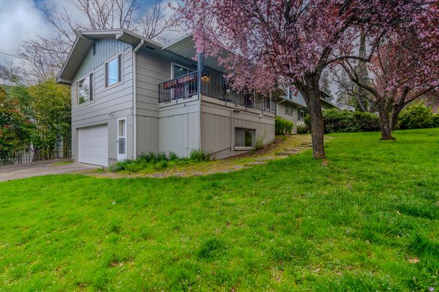 390 Morton Street, Ashland, OR 97520