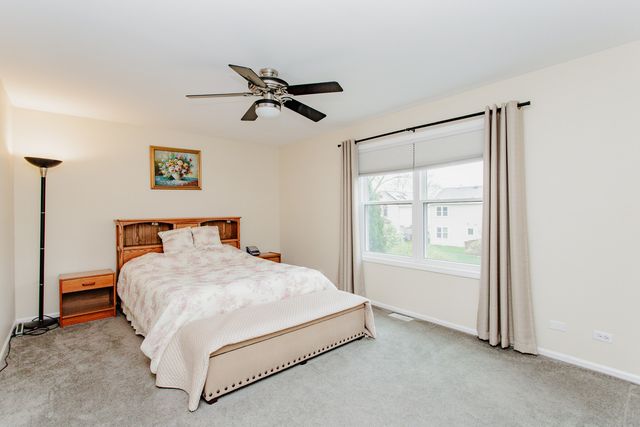 814 Dunhill Drive, Buffalo Grove, IL 60089