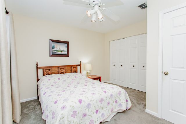 814 Dunhill Drive, Buffalo Grove, IL 60089