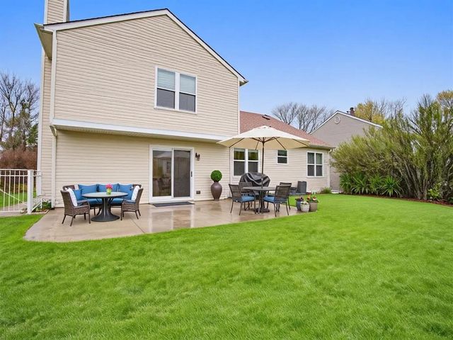 814 Dunhill Drive, Buffalo Grove, IL 60089