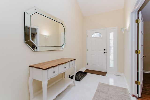 814 Dunhill Drive, Buffalo Grove, IL 60089