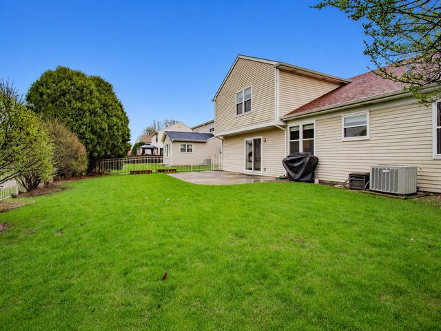 814 Dunhill Drive, Buffalo Grove, IL 60089