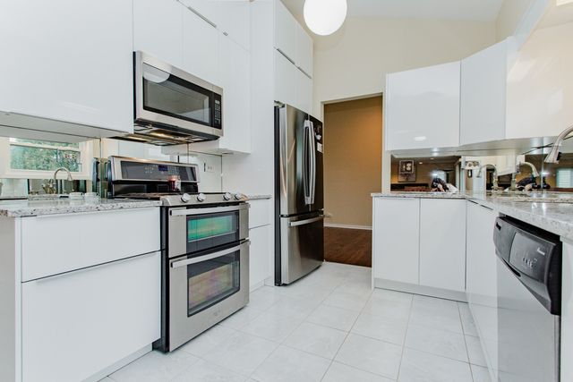 814 Dunhill Drive, Buffalo Grove, IL 60089