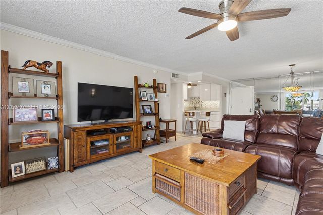 211 S Ocean Dr 205, Hollywood, FL 33019