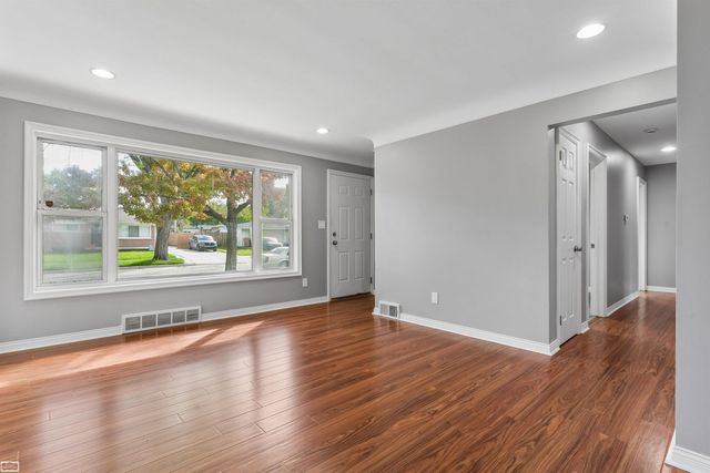 35831 Rewa Street, Clinton Township, MI 48035