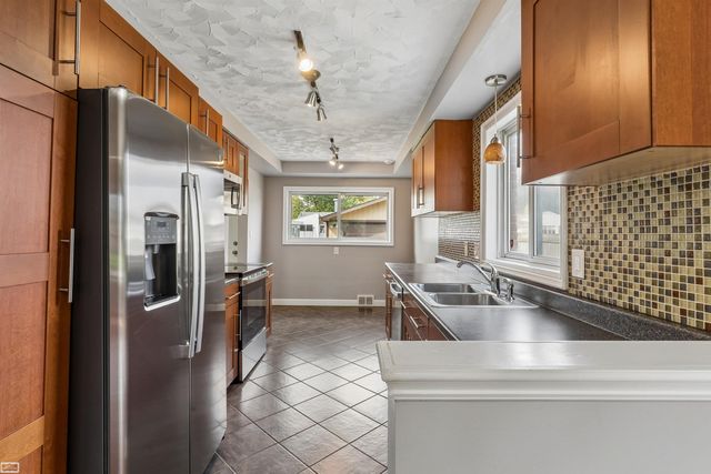 35831 Rewa Street, Clinton Township, MI 48035