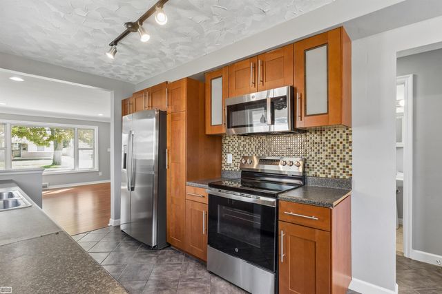 35831 Rewa Street, Clinton Township, MI 48035