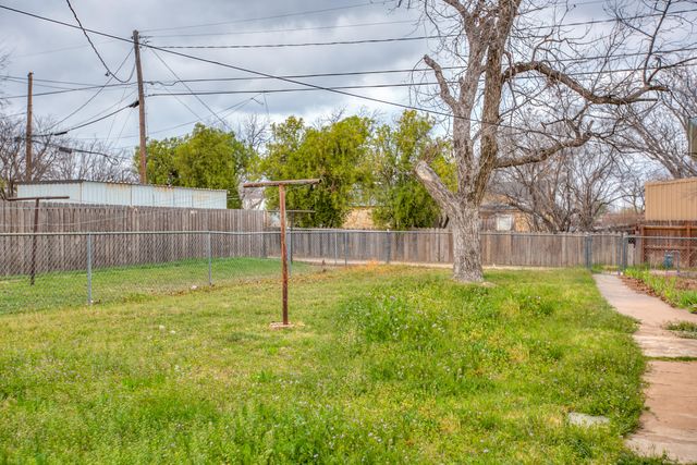 308 Sharp Avenue, Ballinger, TX 76821