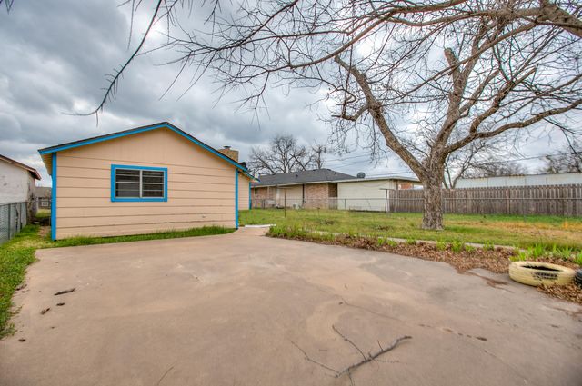 308 Sharp Avenue, Ballinger, TX 76821