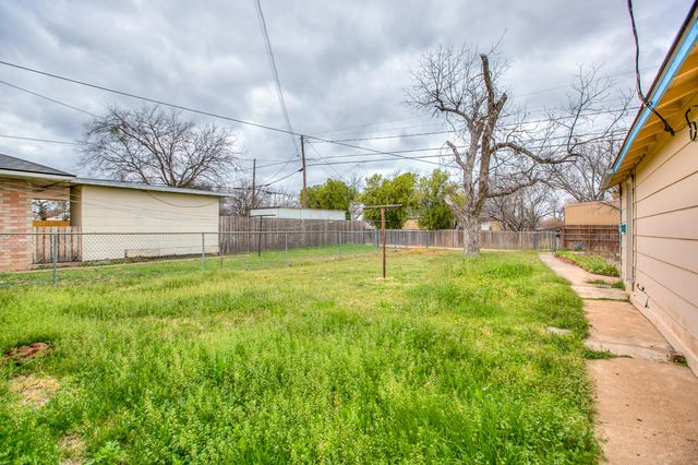 308 Sharp Avenue, Ballinger, TX 76821