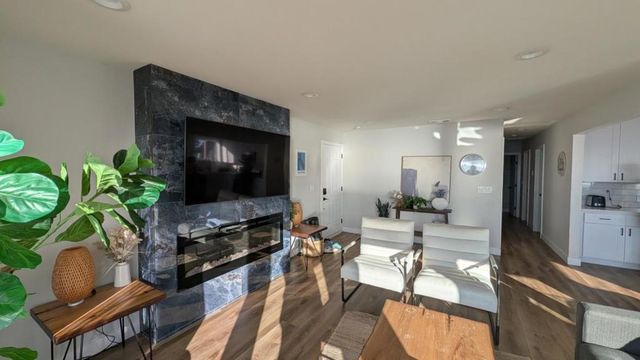 910 Skyline Drive, Daly City, CA 94015