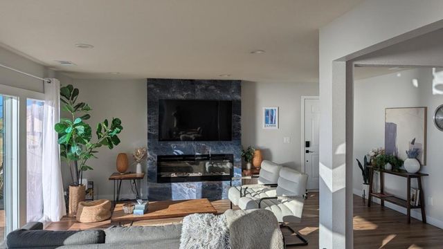 910 Skyline Drive, Daly City, CA 94015