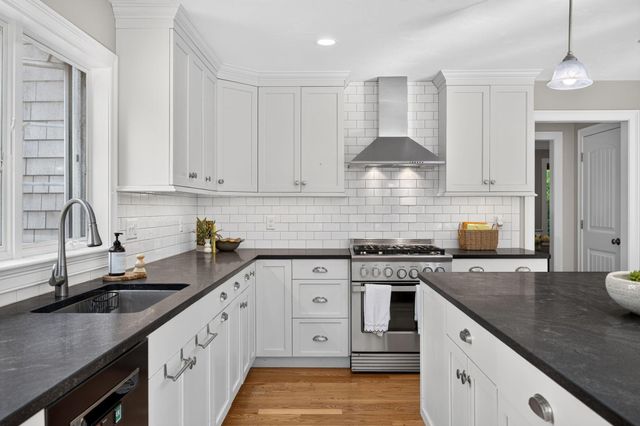 5 Cliffs Way, Harwich, MA 02645