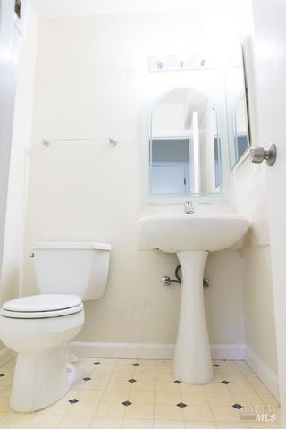 1090 Eleanor Ave, Rohnert Park, CA 94928