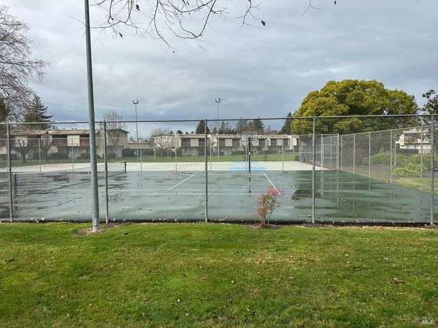 1090 Eleanor Ave, Rohnert Park, CA 94928