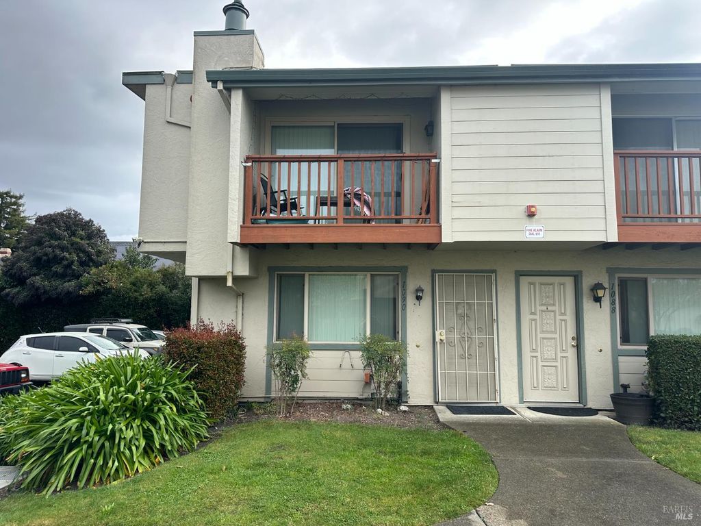 1090 Eleanor Ave, Rohnert Park, CA 94928