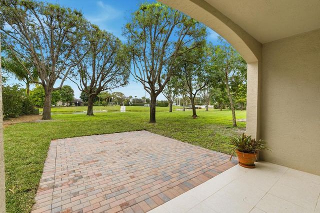 12740 Westhampton Circle, Wellington, FL 33414