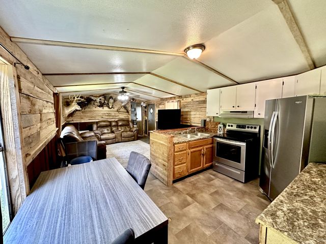 2750 S Main St, Tennessee Ridge, TN 37178