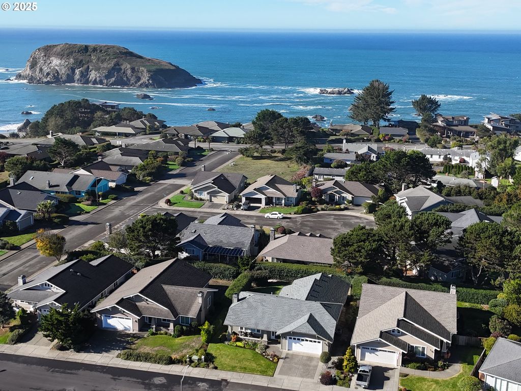 17188 S PASSLEY Rd, Brookings, OR 97415