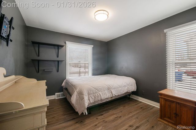 1298 S Cass Lake Road, Waterford Charter Township, MI 48328