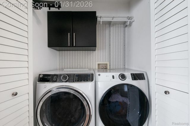 1298 S Cass Lake Road, Waterford Charter Township, MI 48328