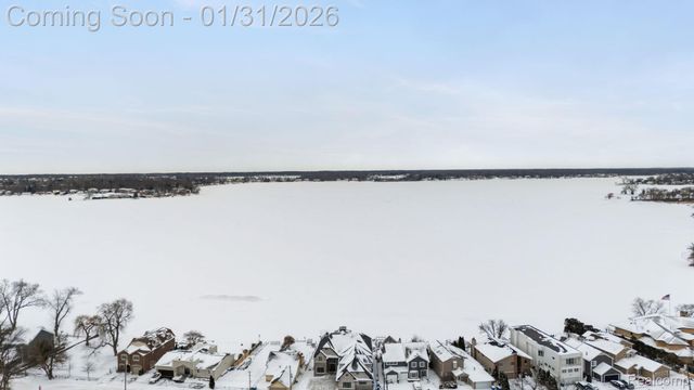 1298 S Cass Lake Road, Waterford Charter Township, MI 48328