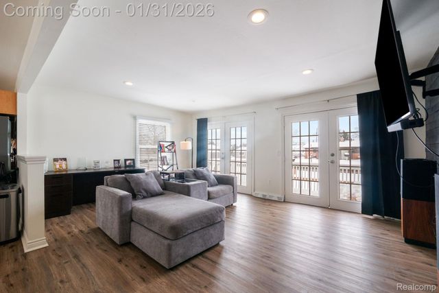 1298 S Cass Lake Road, Waterford Charter Township, MI 48328