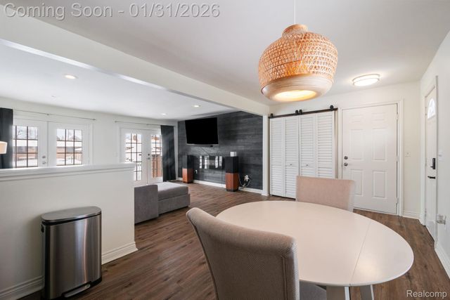 1298 S Cass Lake Road, Waterford Charter Township, MI 48328