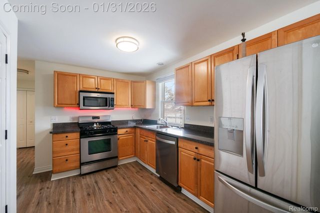 1298 S Cass Lake Road, Waterford Charter Township, MI 48328