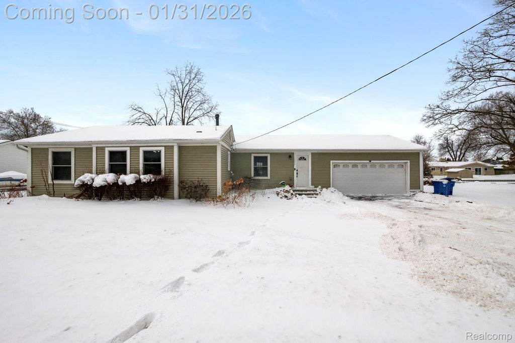 1298 S Cass Lake Road, Waterford Charter Township, MI 48328