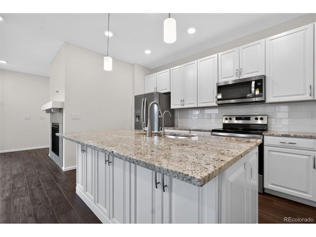 6050 N Netherland Ct, Aurora, CO 80019