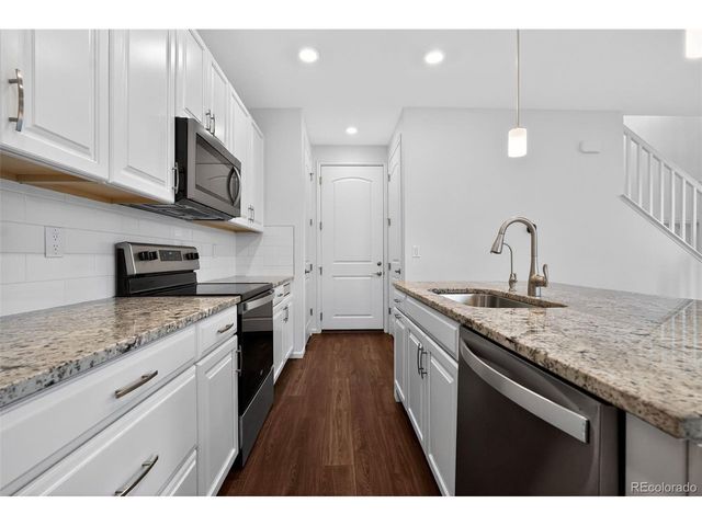 6050 N Netherland Ct, Aurora, CO 80019