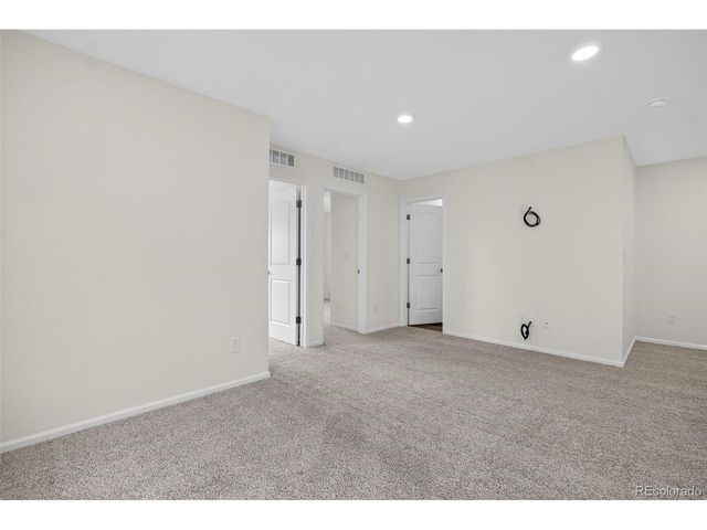 6050 N Netherland Ct, Aurora, CO 80019