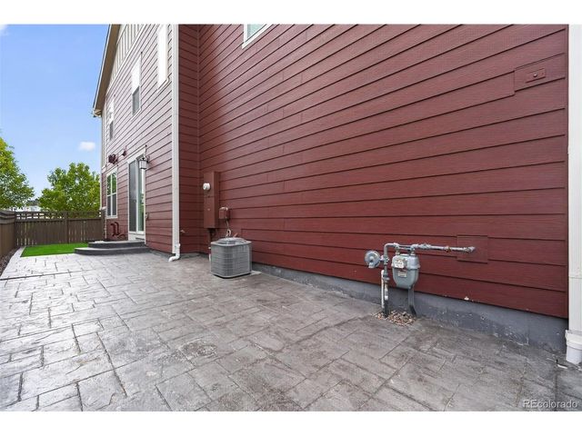 6050 N Netherland Ct, Aurora, CO 80019