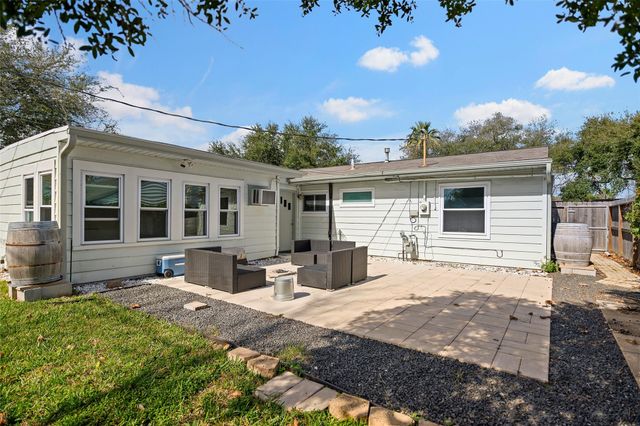 113 Tarpon Avenue, Galveston, TX 77550